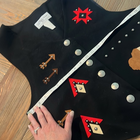 BMW Designs Vintage Ft Worth Western Black Vest with Buffalo and Star Arrows - Picture 3 of 8